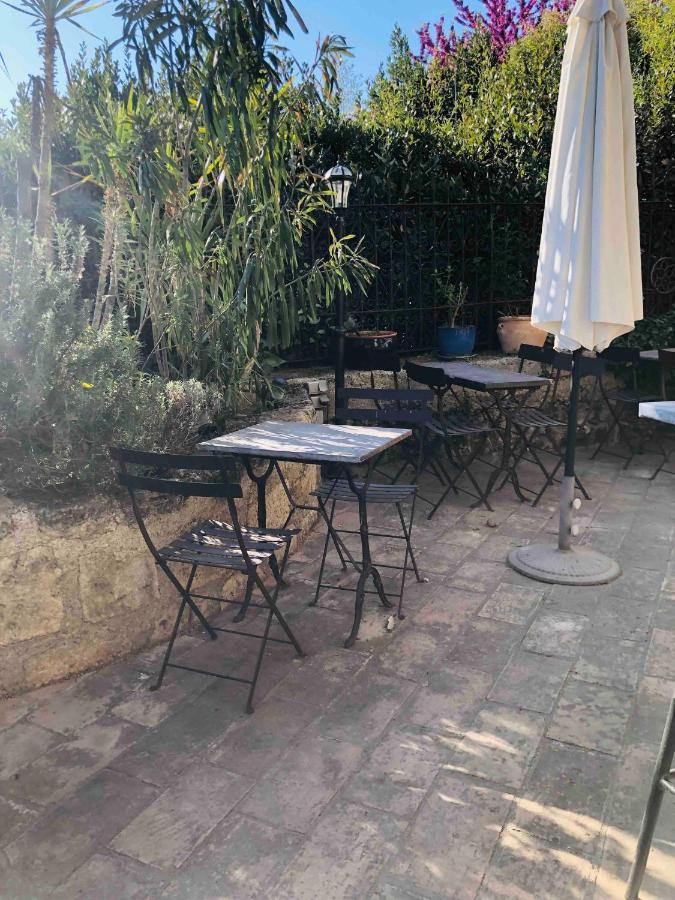Hotel Au bout du pré Pézenas Exterior foto